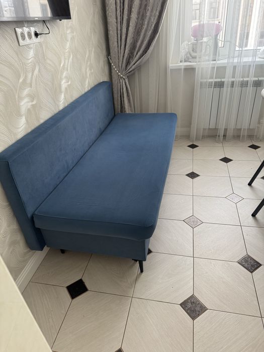 Срочно продам диван