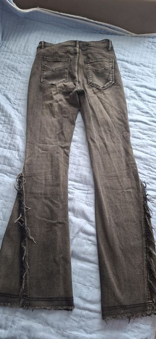 Джинсы расклешенные