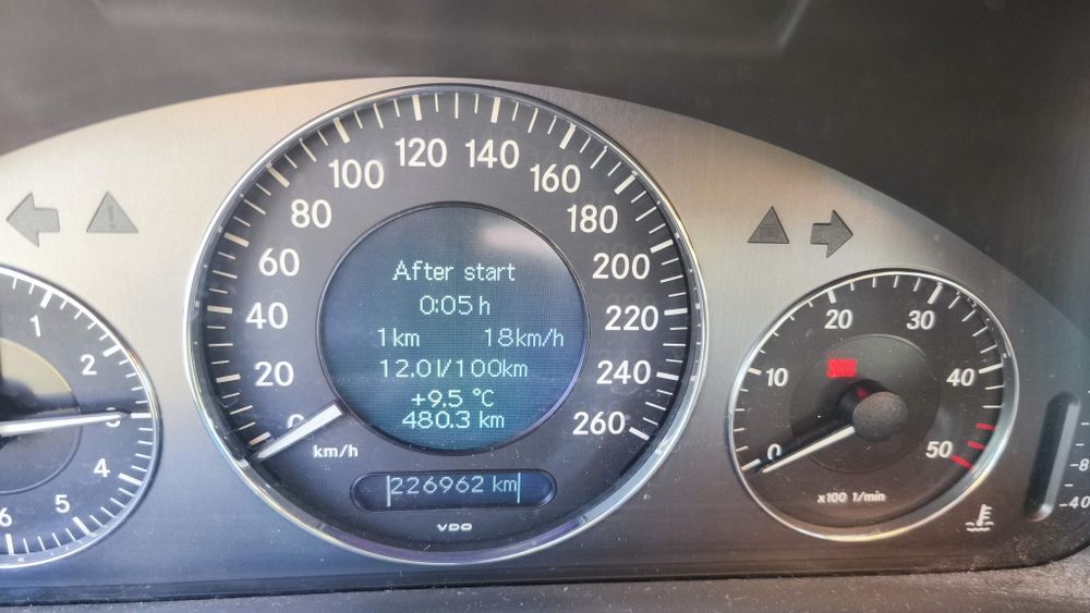 Mercedes E220 CDI 2,2 ELEGANCE 2002 г.