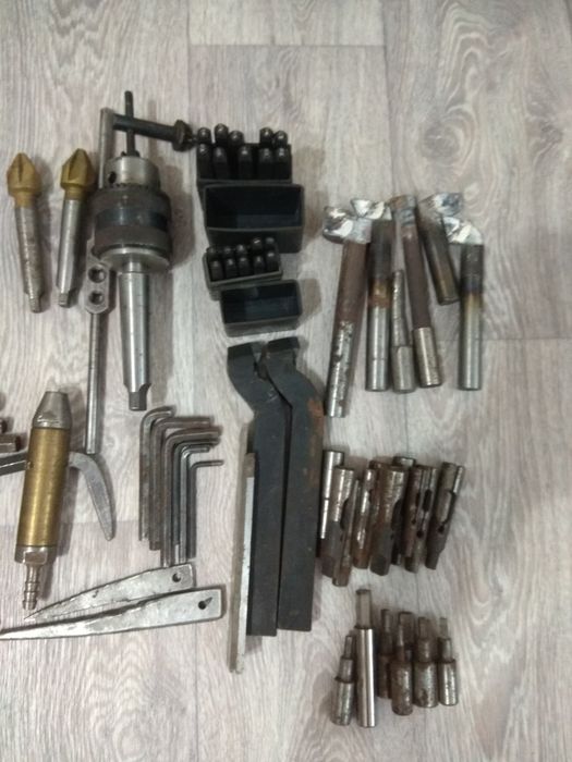 Инструмент токарно-слесарный