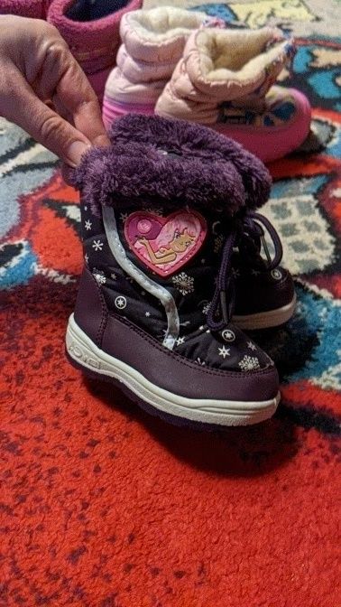 Продам сапожки для девочки