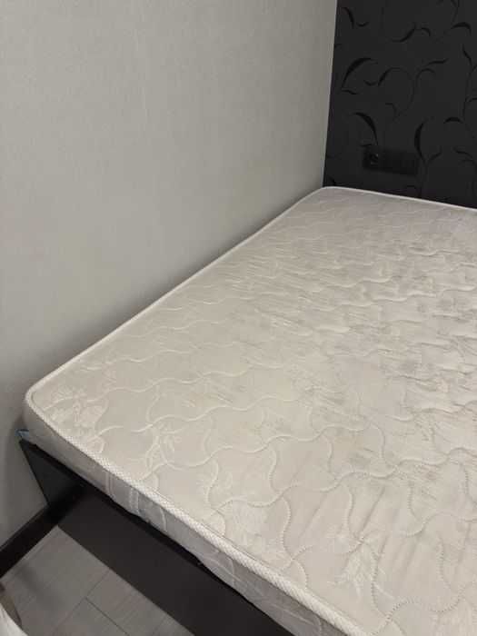 Матрас в хорошем состоянии