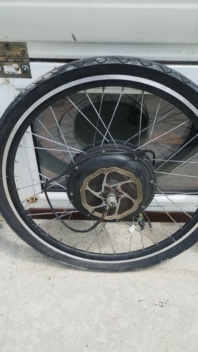 Vînd roti bicicleta fata , spate