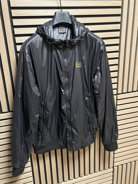 EA7 Emporio Armani : НОВО преходно яке размер Л  / Оригинал