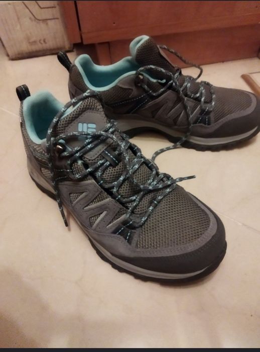 Микс дрехи и чифт обувки