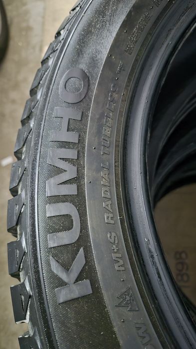Комплект зимних шин Kumho