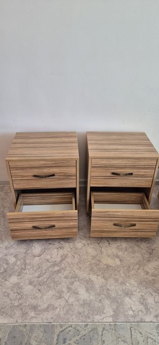 Две прикроватные тумбы
