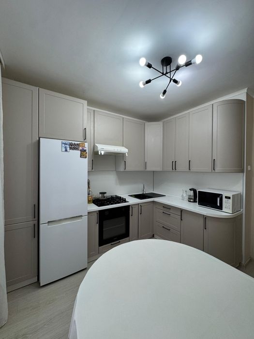 Продам 2х ком. 31-я школ .