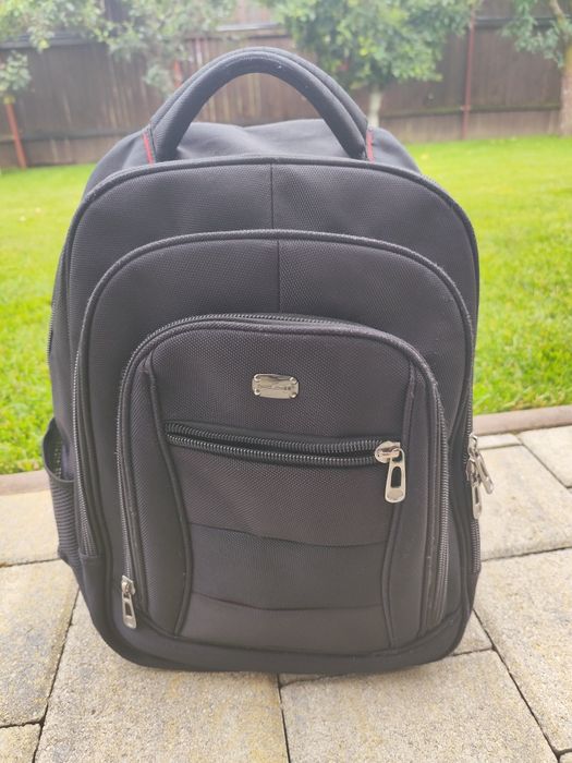 Vând rucsac David Jones