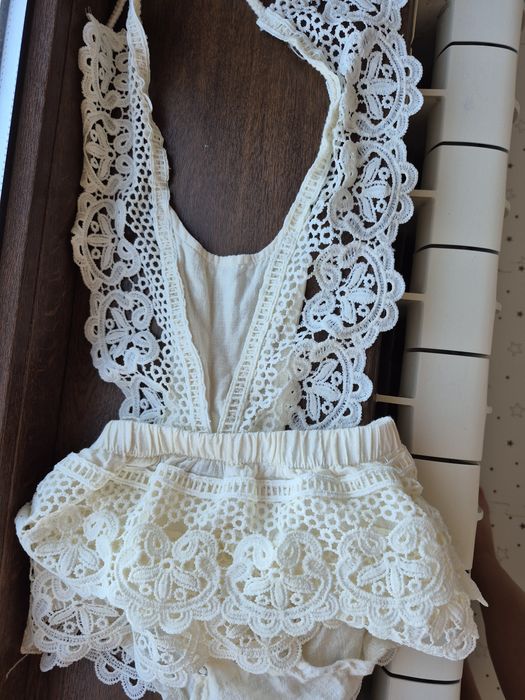 Salopeta bebe fata din dantela