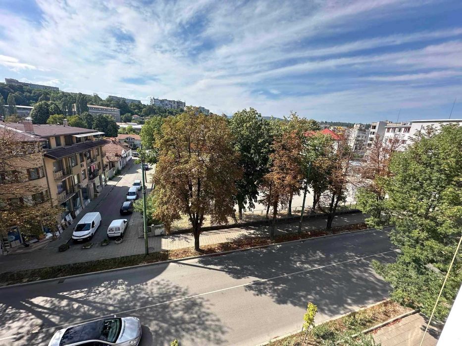 Продавам двустаен апартамент в центъра на Габрово.