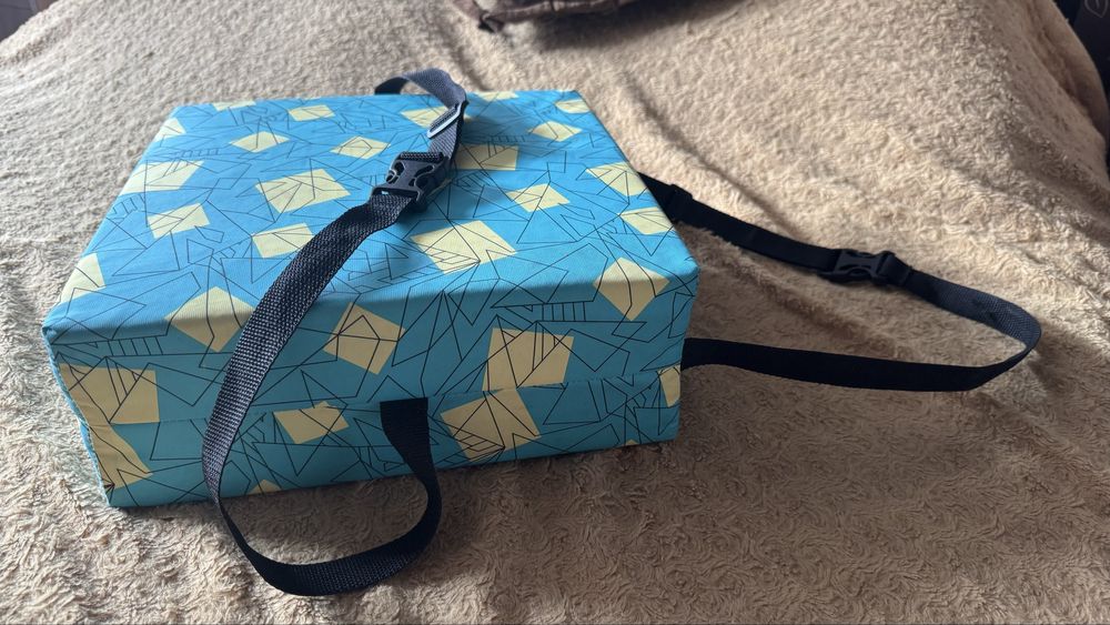 Бустер для стула