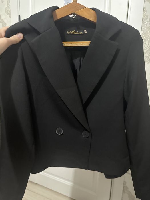 Продам короткие пиджаки
