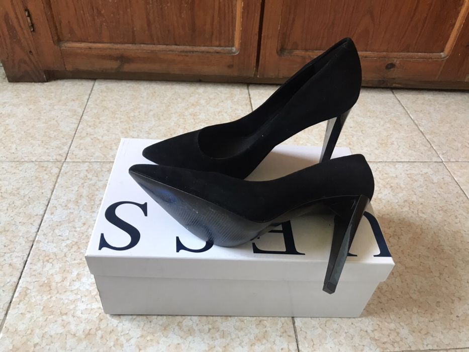 Обувки Guess нови