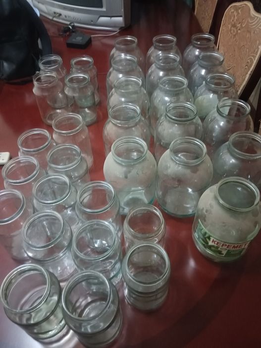 Продам банки 2лит и 1литровые