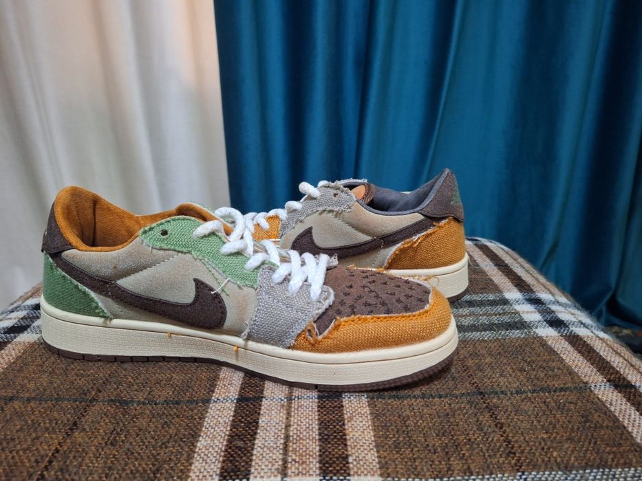 Продам женская  и можно на мужской кроссовки