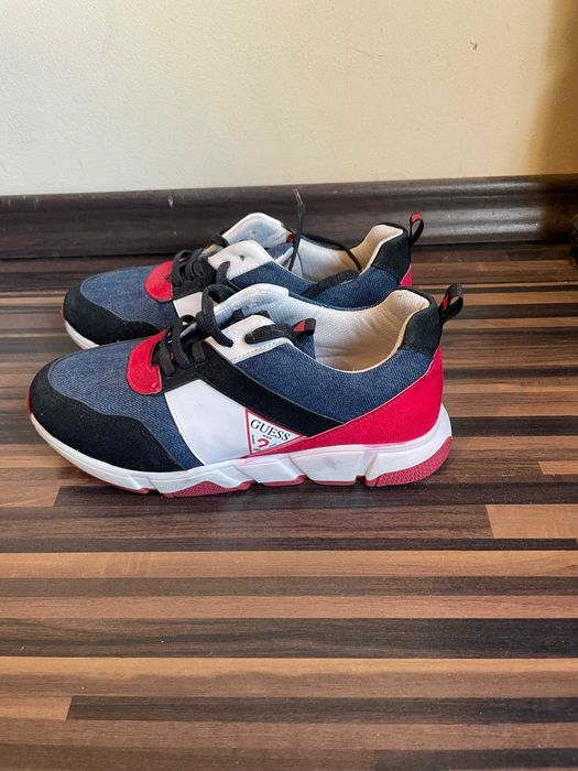 Обувки за момче Guess