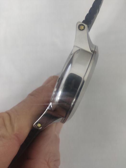 Продаются ручные кварцевые часы Montblanc