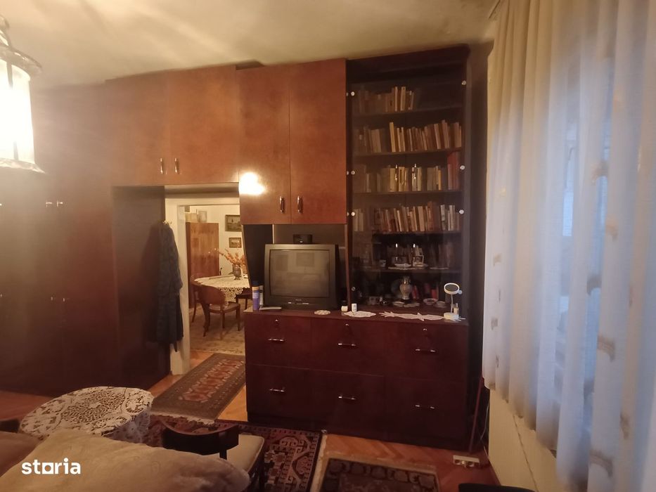 Vand apartament 2 camere in Centru