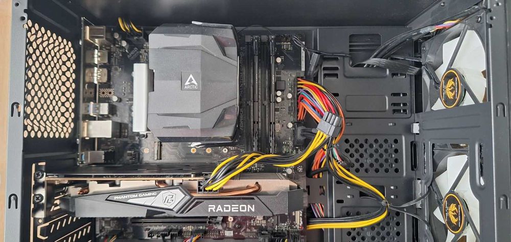 Геймърски Компютър / i3-12100F / RX 6500 XT / 16GB RAM / SSD + HDD Геймърски компютър за игри (Intel i3 12-то пок. & AMD Radeon RX 6500XT)
