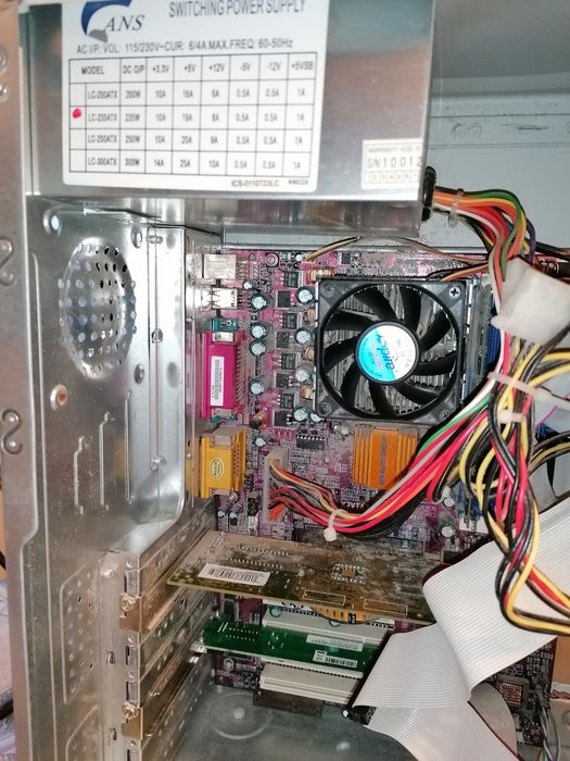 Частичен набор от компютър за Windows 98/XP