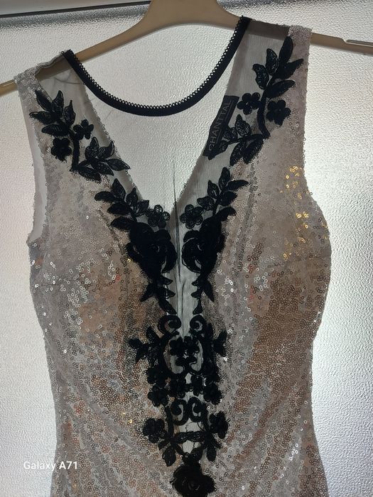 Vând rochițe petrecere