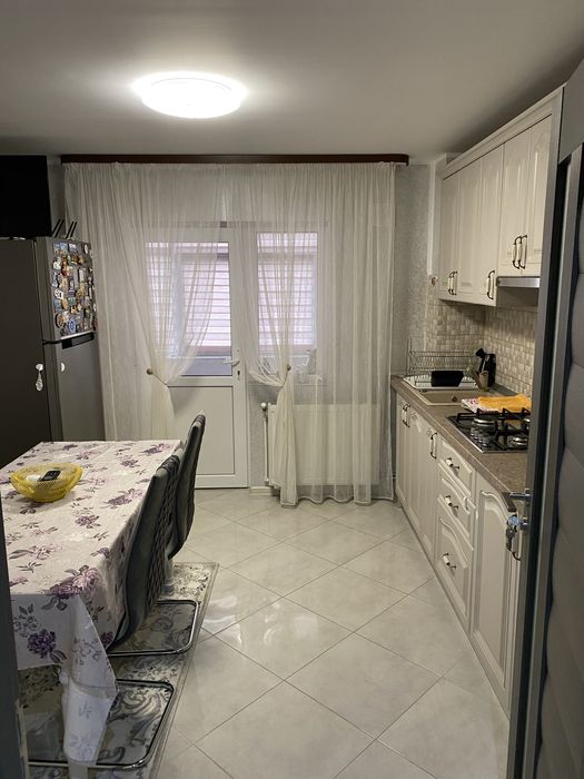 Vand apartament 4 camere