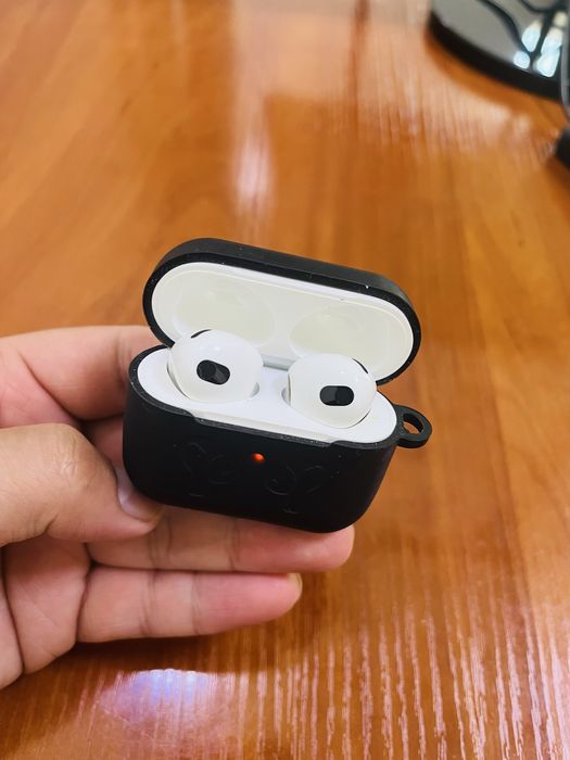 Продам Наушники Apple AirPods 3