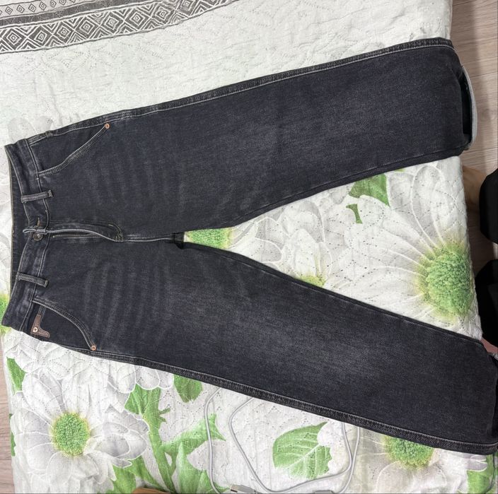 Темный джинсы