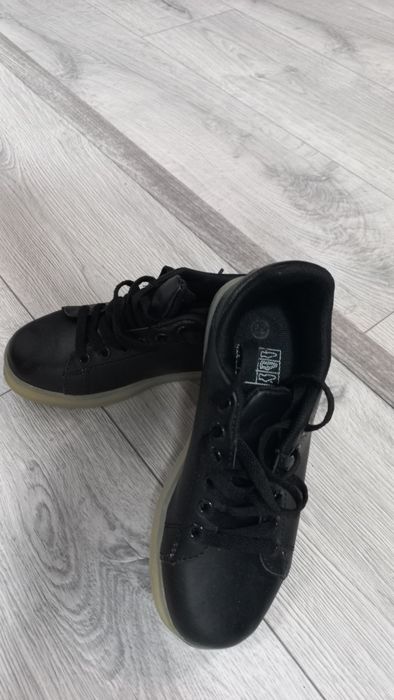 Adidasi piele mărimea 32