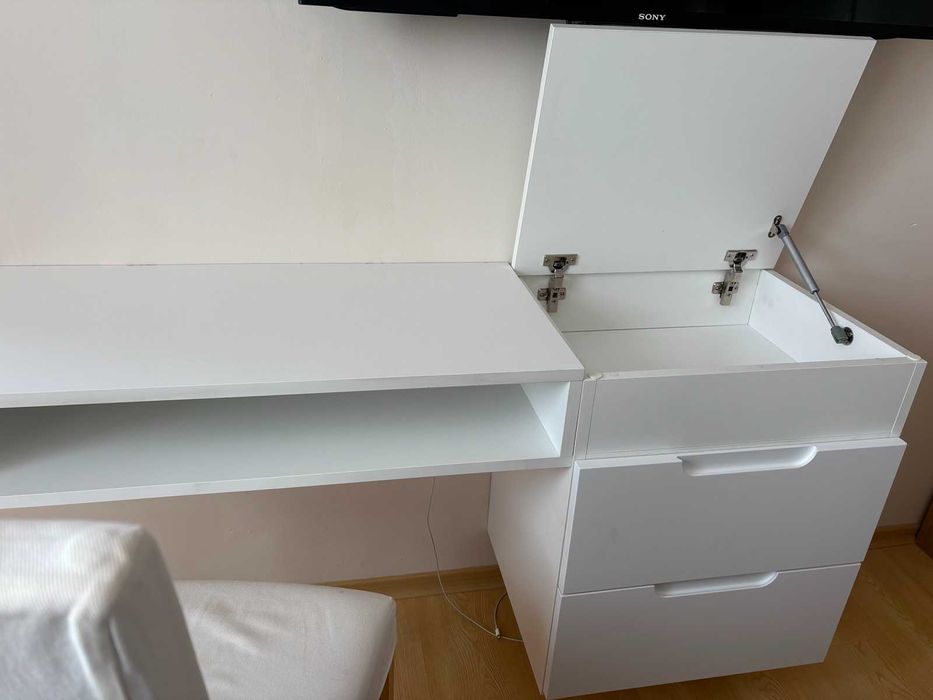 Бюро и дамска тоалетка