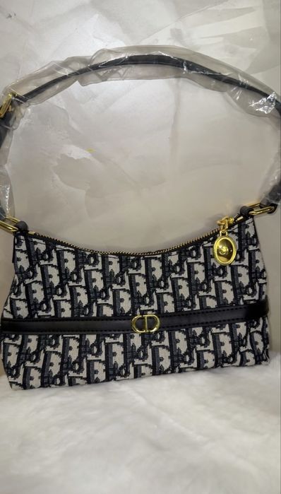 Комплект дамска чанта и протмоне Dior