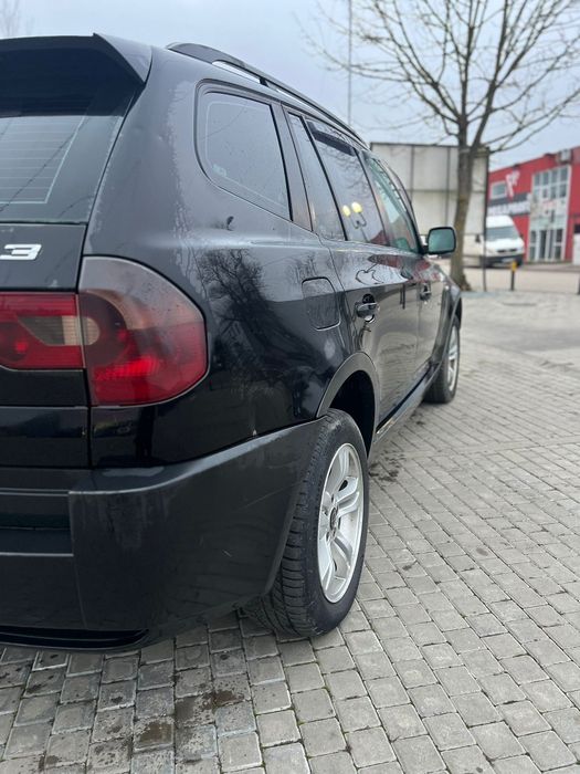 BMW x3         .