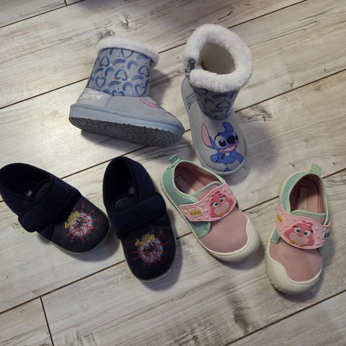 Лот детски пантофи