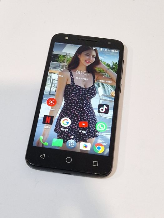 Telefon cu touchscreen perfect funcțional