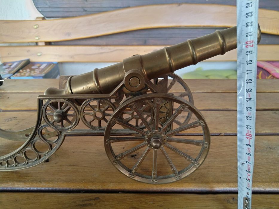 Продавам чифт огромни тежки старинни бронзови топове