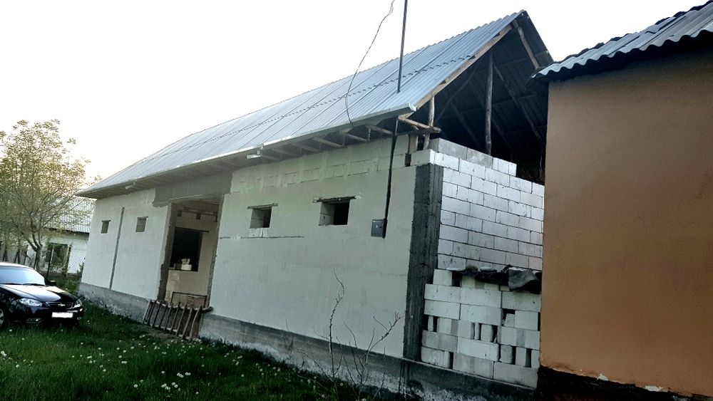 Ховли жой сотилади!