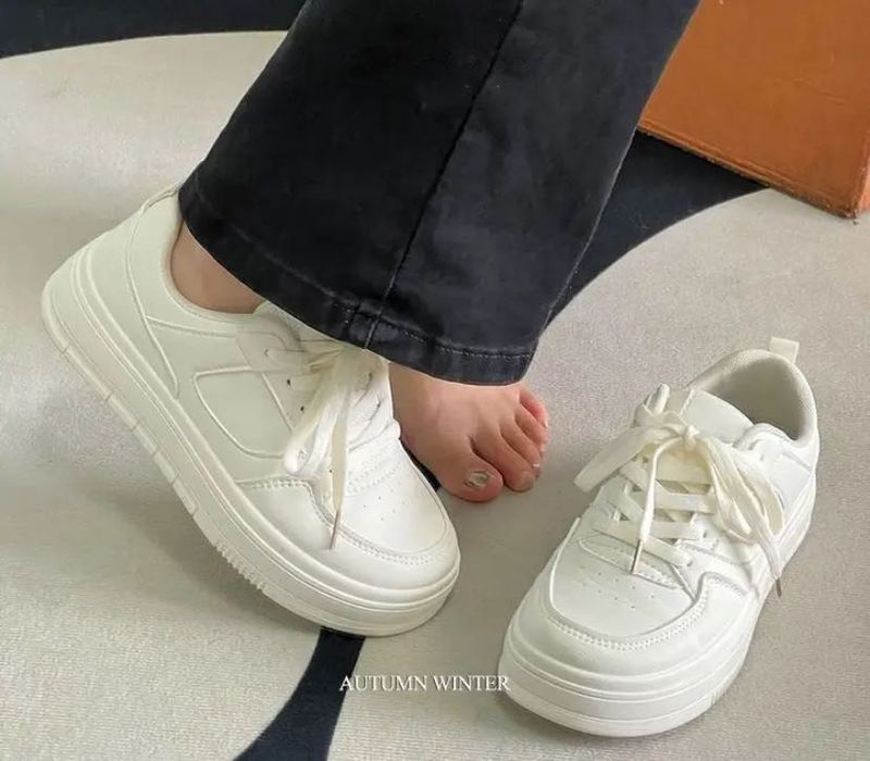 кроссовки новые!!