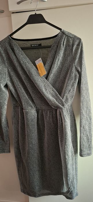 Сребриста рокля за повод