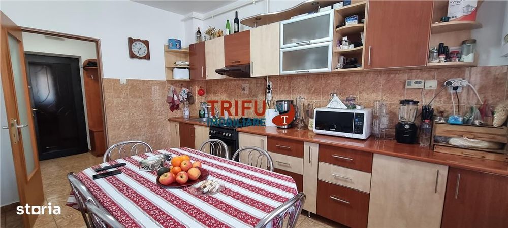 Apartament  2 camere  decomandat de vanzare Cetate