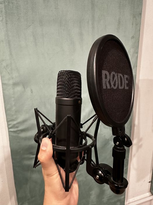 Продаю Rode NT 1 проффесиональный студийный микрофон