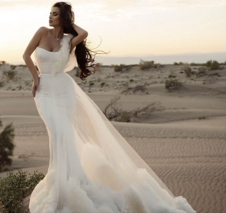 Продам платье,шикарно будет для свадьбы.