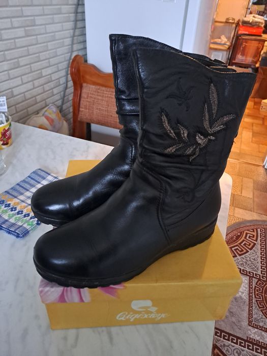 Срочно продам лоферы 40