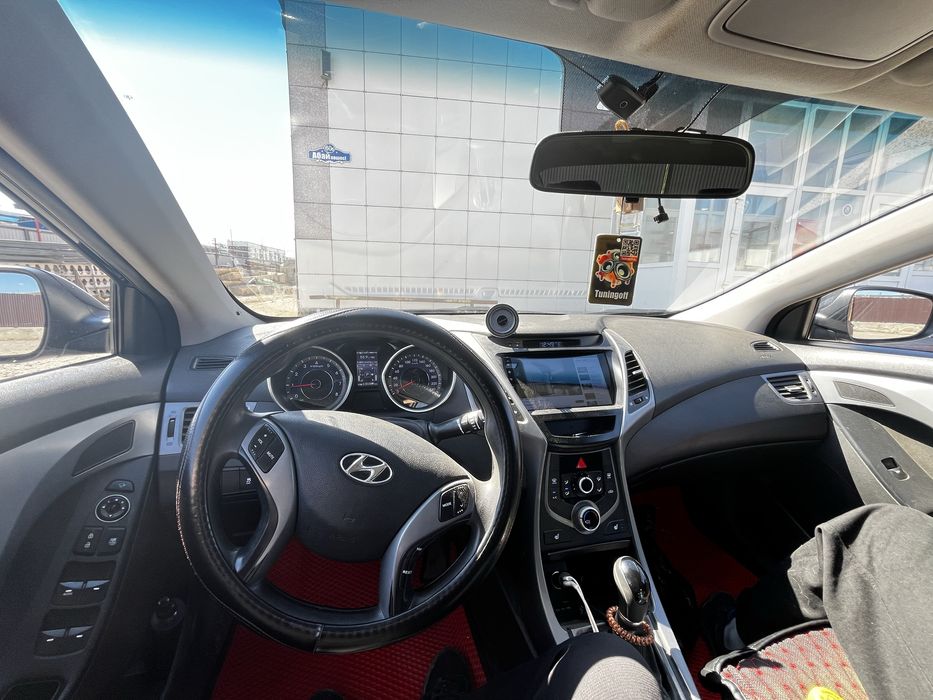 Продам hyundai elantra 2015