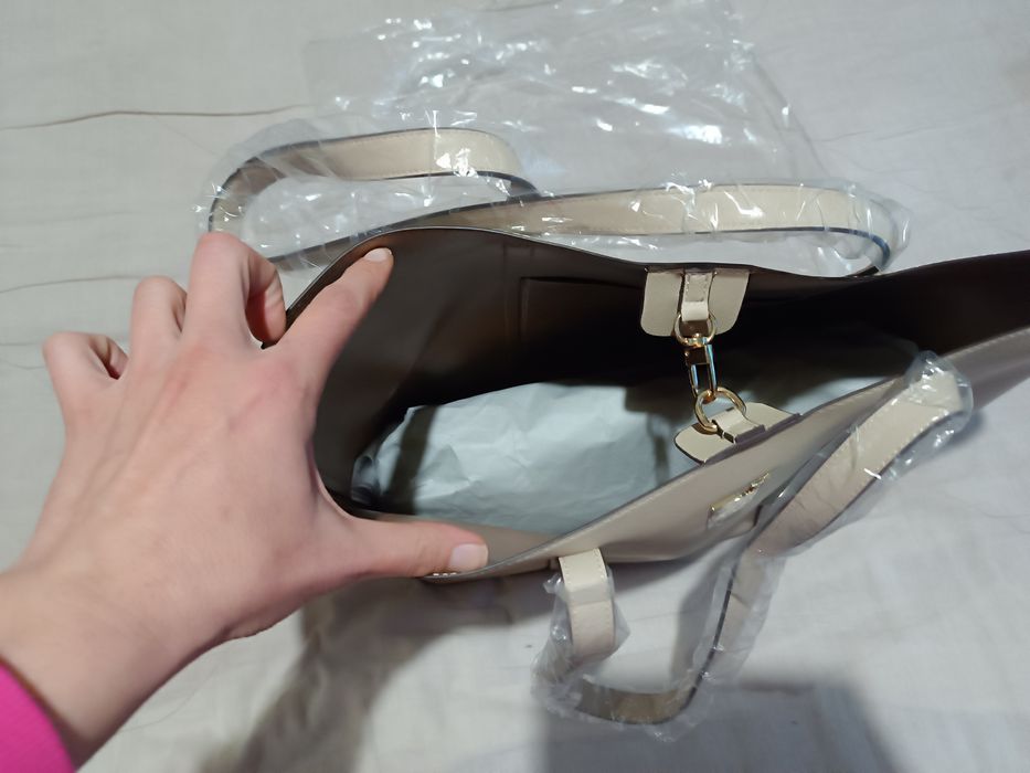 Дамска чанта   бежов цвят