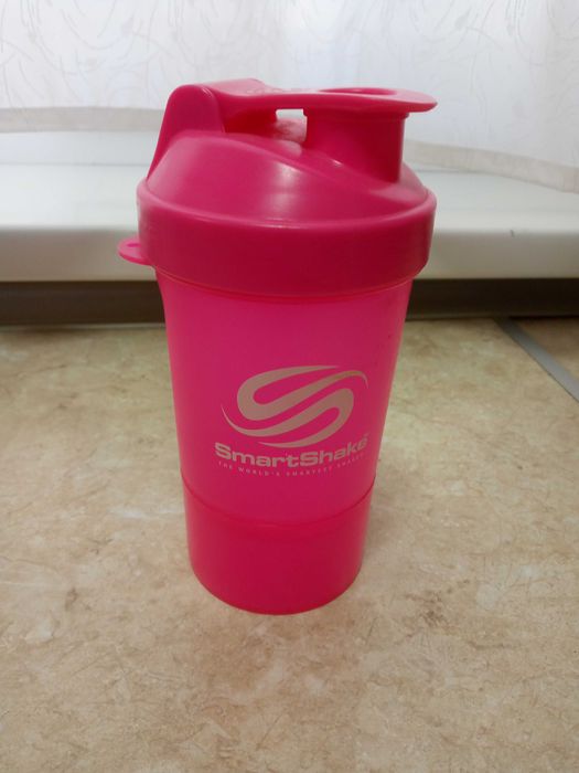 Продам шейкеры 2шт  для напитков и спорта.30 тыс за 2шт