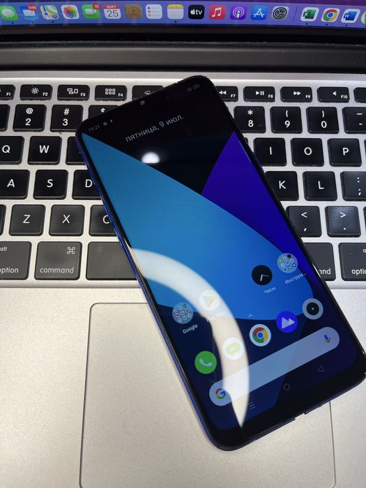 Телефон Realme 5