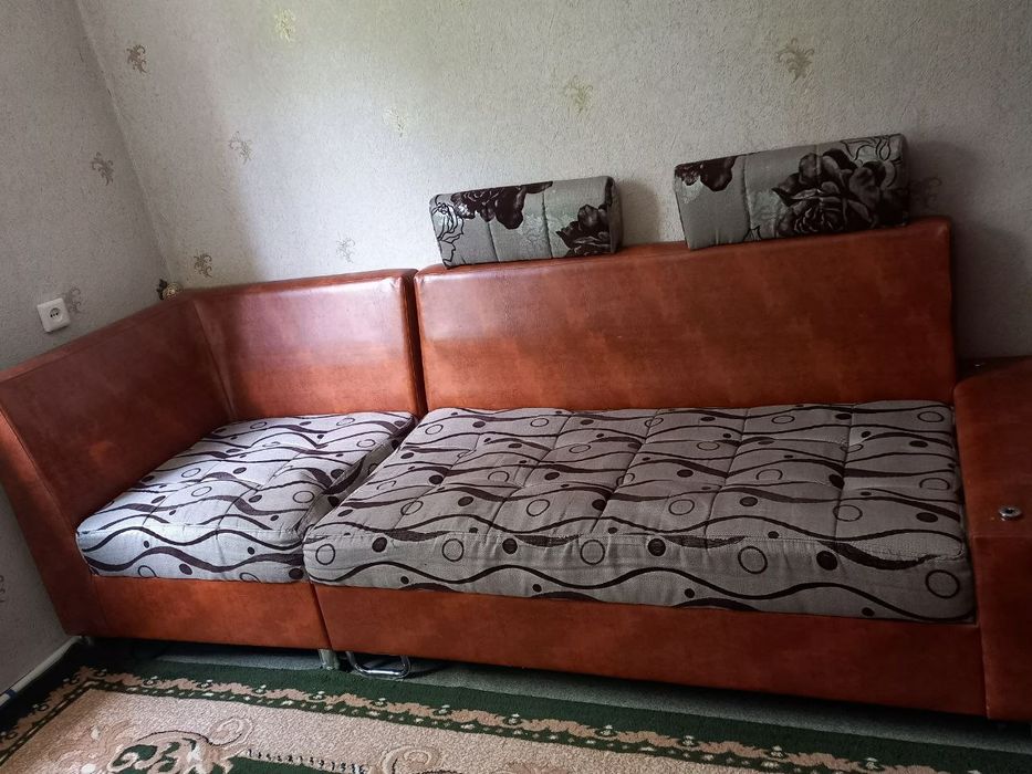 Ugalok mebel sotiladi.