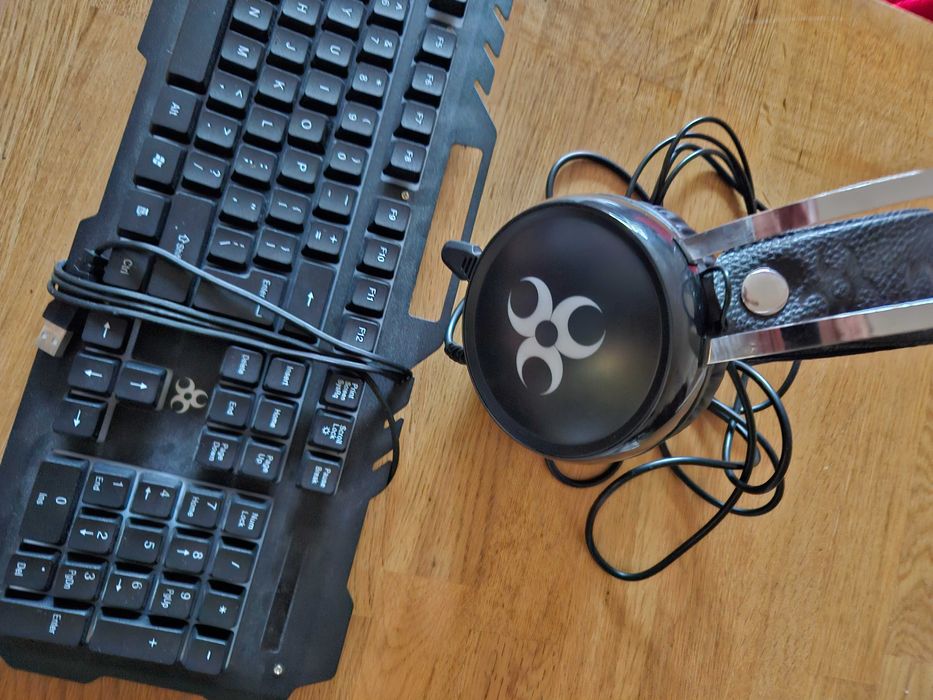 Gaming Tastatura Myria si Casti ca noi putin folosite