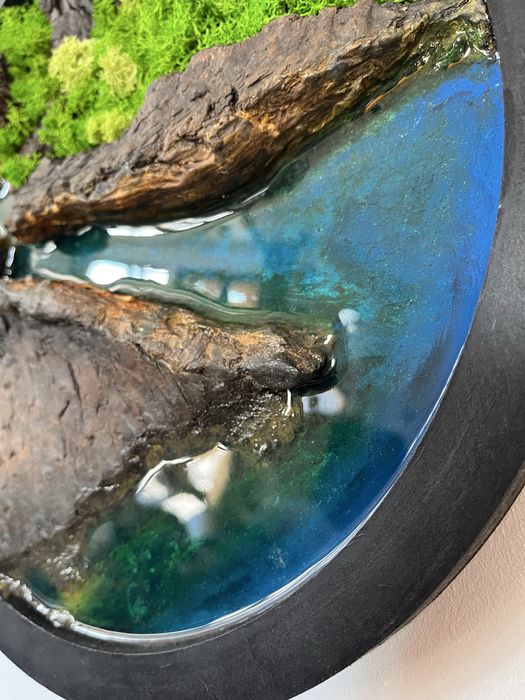 Жива картина от смола и мъх